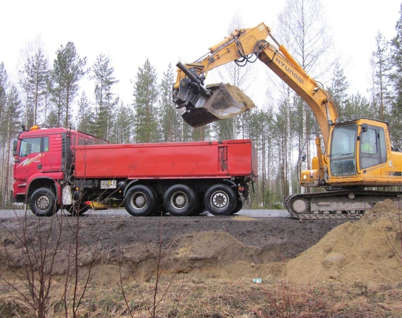 Kunnostuksen valvonta Toimimme kunnostustyön ympäristöteknisenä valvojana huolehtien, että kunnostus tehdään suunnitelmien ja viranomaisten määräysten mukaisesti. Suoritamme kunnostustyön valvonnan asiantuntevasti ja huolellisesti, jolloin rakennuttaja voi luottaa työn lopputuloksen laatuun.